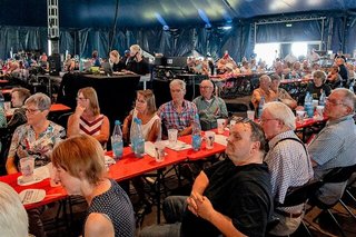 ...und das sind die VdK'ler aus ganz Hessen - Im Vordergrund: OV Niedermittlau