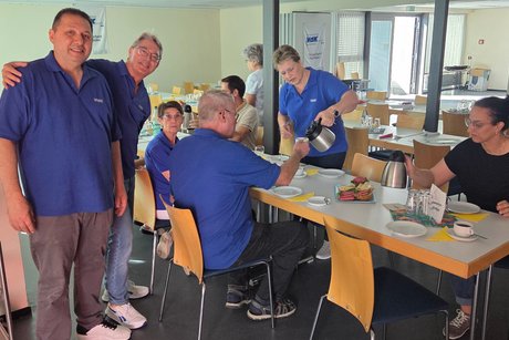 Mitgliederversammlung mit Grillfest Nach Beendigung der Vorbereitungen, ein kleines Frühstück