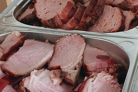 Das Fleisch vom Buffet