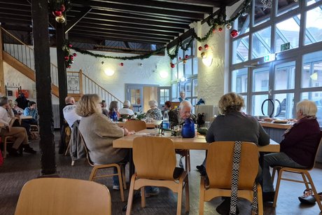 christine pfeiffer begr&uuml;sst die anwesenden