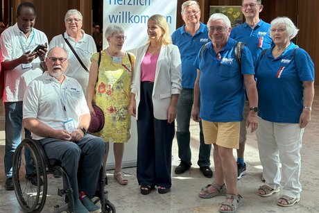 Gruppenfoto mit der VdK Präsidentin Frau Bentele und einem Teil des OV Vorstands