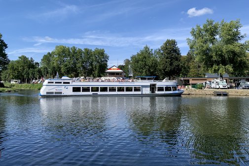 Schiff auf der Lahn