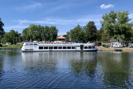Schiff auf der Lahn