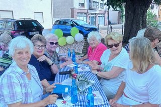 Teilnehmer der VdK-Frauengruppe in geselliger Runde