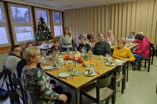 Gemütliches Beisammensein bei Kaffee und Kuchen