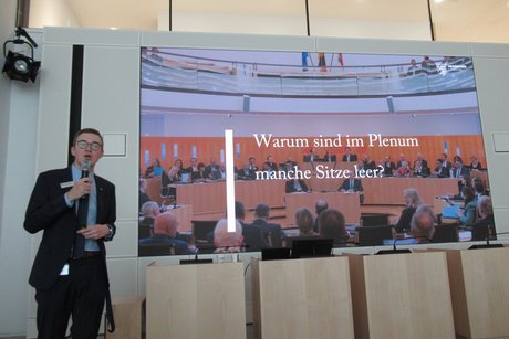 Fahrt Landtag 2026 6 Einführungsvortrag im Landtag.