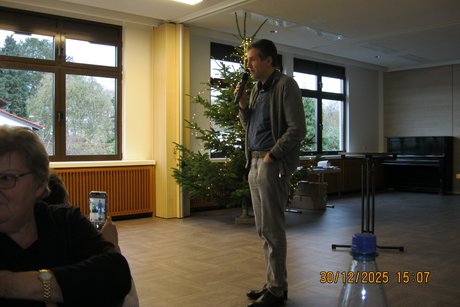 Bürgermeister Christian Walendsius begrüßt die Anwesenden Bürgermeister Walendsius bei der Begrüßung