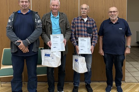 Ehrung langjähriger Mitglieder durch den Vorsitzenden und Stellvertreter