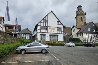 Altstadt Cafe mit Parkplatz Enser Straße