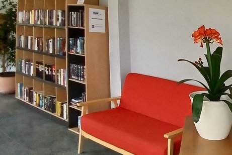 B&uuml;cherschrank im neuen B&uuml;ro