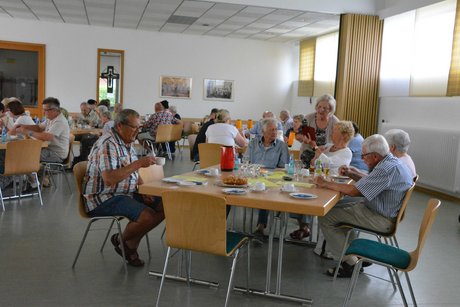 Gemeinsames Kaffeetrinken nach der Jahreshauptversammlung