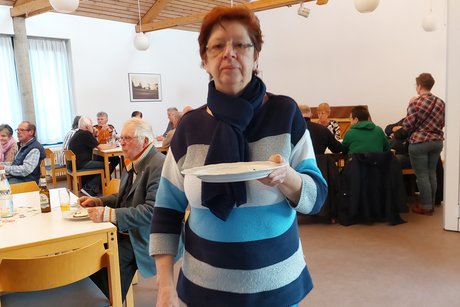 Hiltrud holt Nachschlag