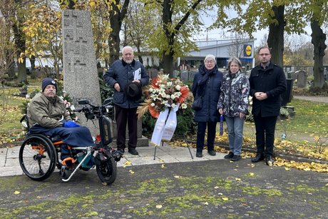 Das Bild zeigt: Von Links: Vorsitzender Klaus Günther, Karl-Heiz Stier Stadtrat, Margareta Heinemann Kassenführerin, Johanna Krey Schriftführerin, Dr. Alexander Krey Bürgermeister