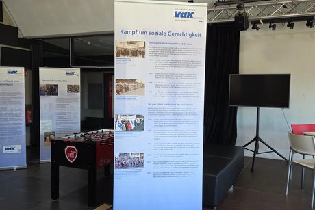 75 Jahrfeier des VDK OV-Mörfelden Rollups von der Vergangenheit bis zur Gegenwart des VdK