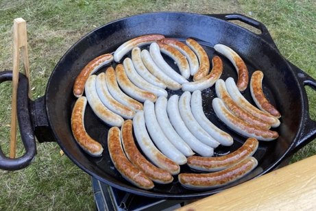 Pfanne mit Wurst