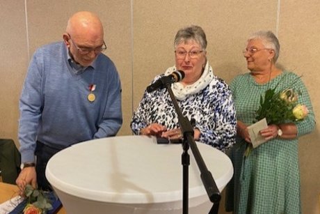 Gerhard wird mit der Ehrenplakette des VdK Hessen-Th&uuml;ringen am Bande in Gold ausgezeichnet