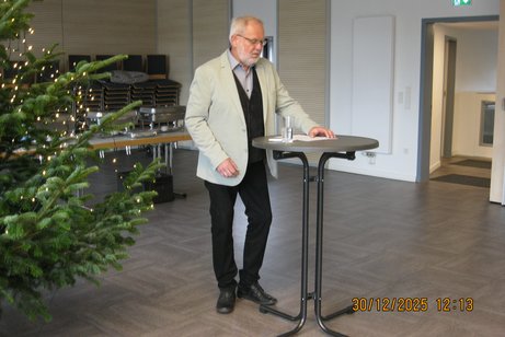 Vorsitzender bei der Begr&uuml;&szlig;ung