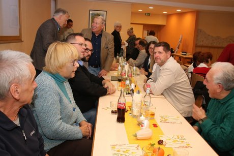 Geselliges Beisammensein beim Herbstfest