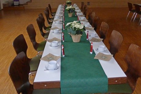 ein kleiner Weihnachtsmann wartete auf jeden