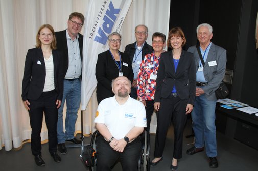 VdK Teilnehmende mit Ministerin Hofmann, Bürgermeisterin Nicole Maisch und Thomas Ackermann