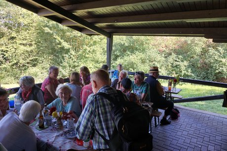 Gäste am Grillnachmittag