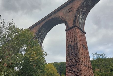 Das Bild zeigt das Himb&auml;chelviadukt