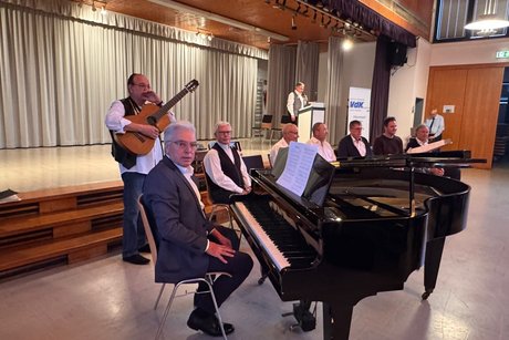 Manfred Fink und seine Sangesfreunde