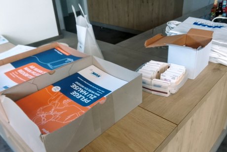 Auch Brosch&uuml;ren und Werbemittel konnten mitgenommen werden