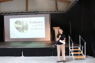 Vortrag von Iris Niggenaber zum Thema "Waldbaden"