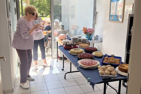 Kuchenbuffet mit selbstgebackenen Kuchen