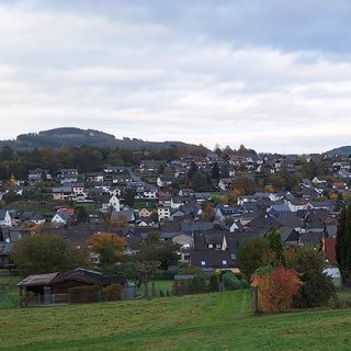 Blick auf Eiershausen im Herbst