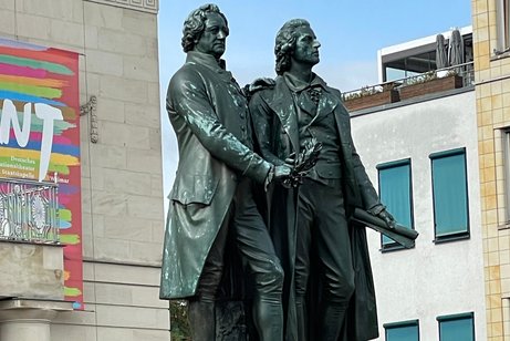 Goethe und Schiller Denkmal von Goethe und Schiller in Weimar