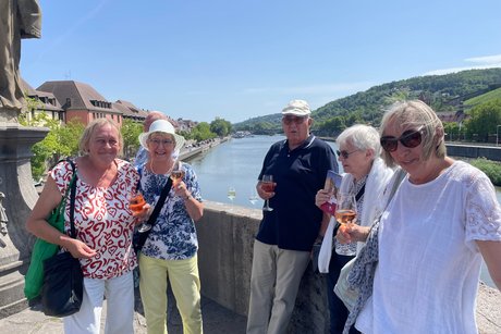 Brückenschoppen auf der Alten Mainbrücke