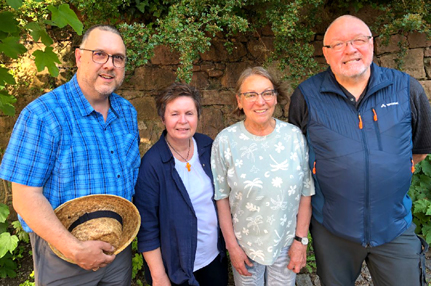 Der neue Vorstand: v.l. Harald Genrich (Vorsitzender), Gabriela Sehl (Vertreterin der Frauen), Brigitte Kunze (Kassenführerin), Thomas Schneider (Schriftführer)