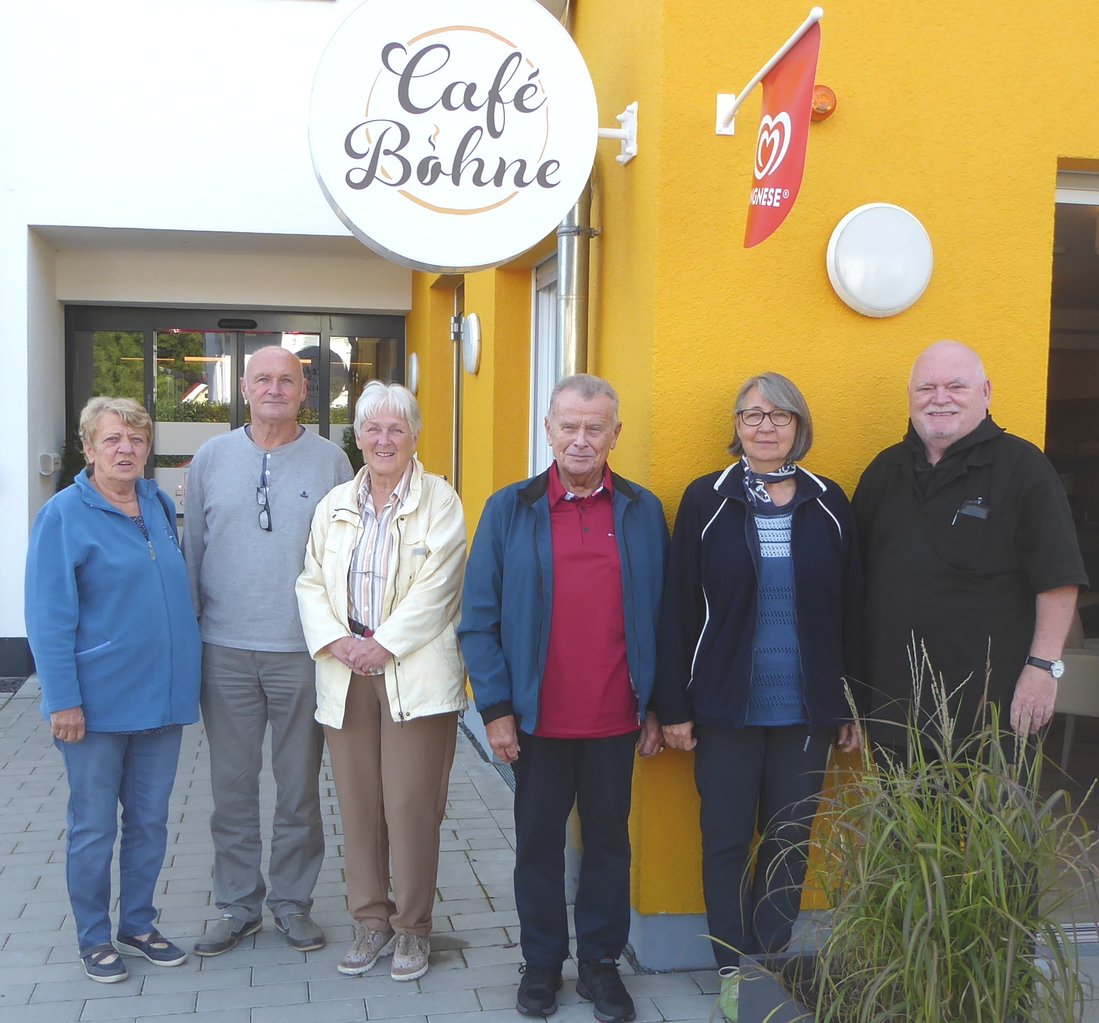 Auf dem Foto sehen Sie von links, Irmgard Schwarzenau (Vertreterin der Frauen), Karl-Heinz und Irmgard Müller (Kassenführer / Beisitzerin), Willi Beck (Stellv. Vorsitzender) sowie Mechthild und Helmut Müller (Schriftführerin / Vorsitzender). Es fehlt Alexander Heger (Juniorenvertreter).