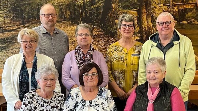 Der Vorstand des VdK-Ortsverbandes Jestädt (stehend von links): Brigitte Rüppel, Jörg Petri, Anni Hix, Heike Delfs-Fritz, Harald Triller. Sitzend von links: Anita Moog, Brunhilde Mengel und Rita Heckmann. FOTO: PRIVAT Eisenhuth.