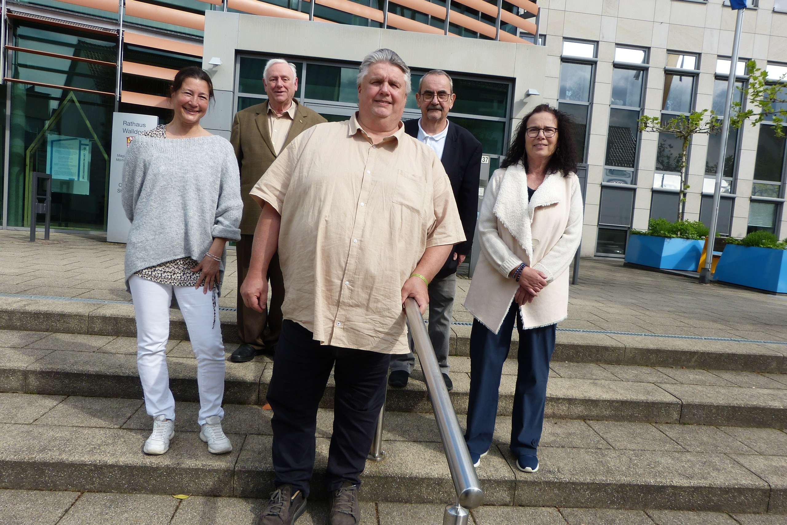 Auf dem Bild sind die Mitglieder vom Vorstand des Ortsverbandes Walldorfs zu sehen