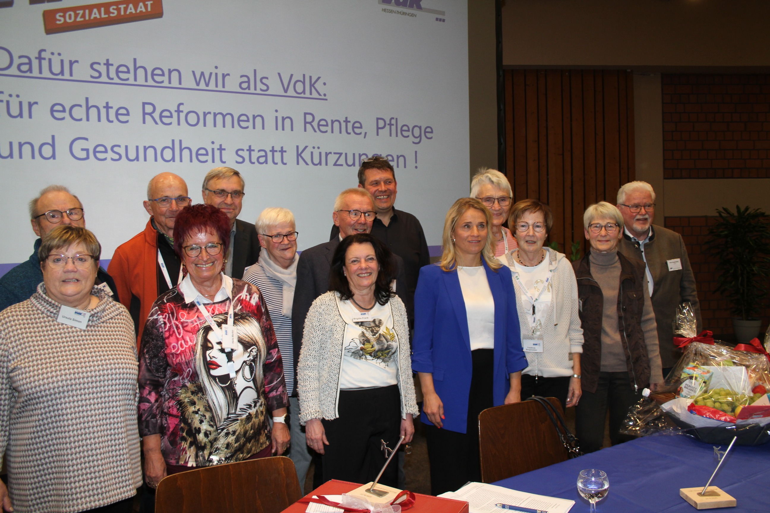 Gruppenbild des Vorstandes mit Verena Bentele und Philipp Stielow