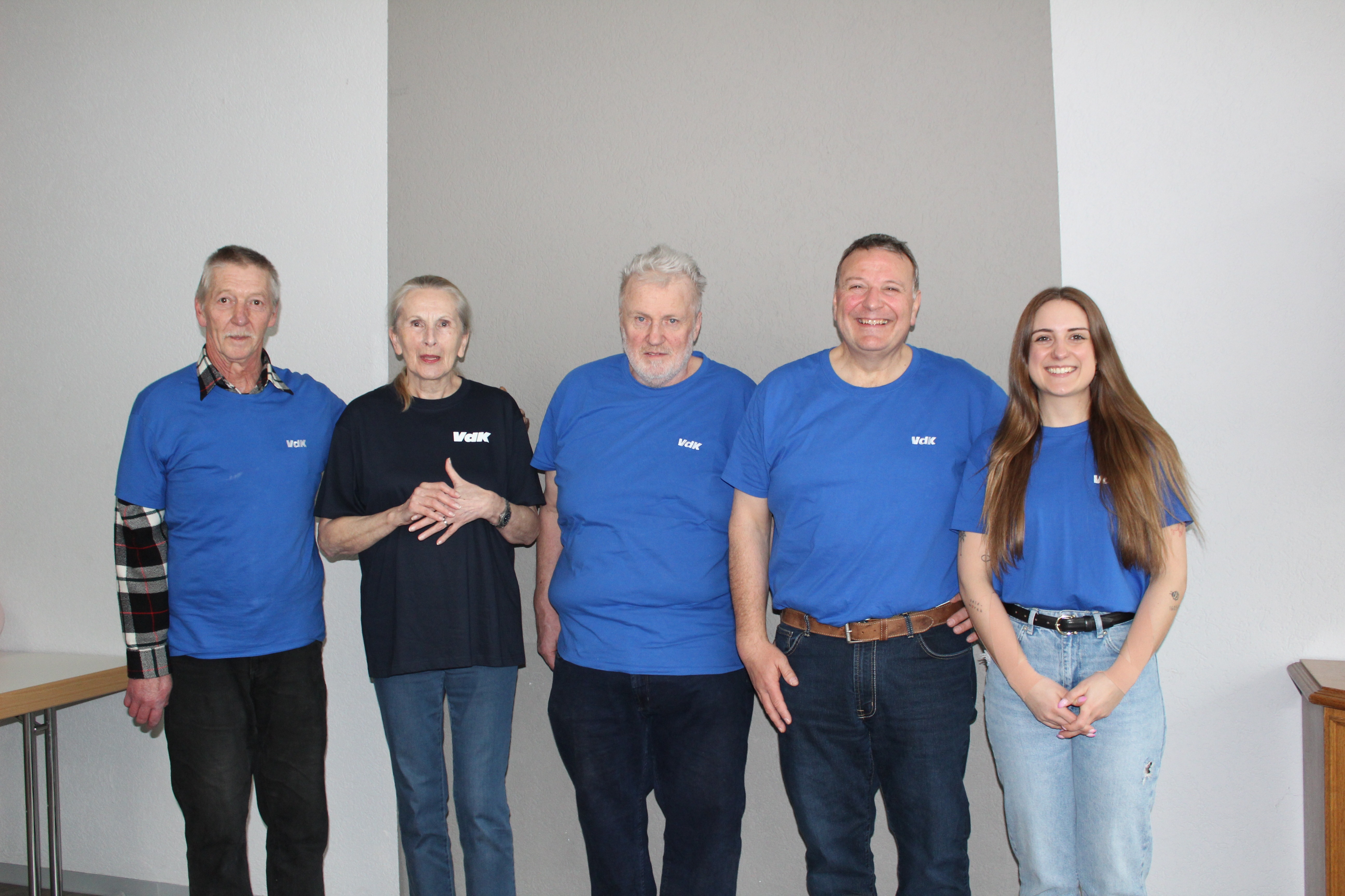 Das Foto zeigt 5 Personen vom Vorstand im VDK Tshirt
