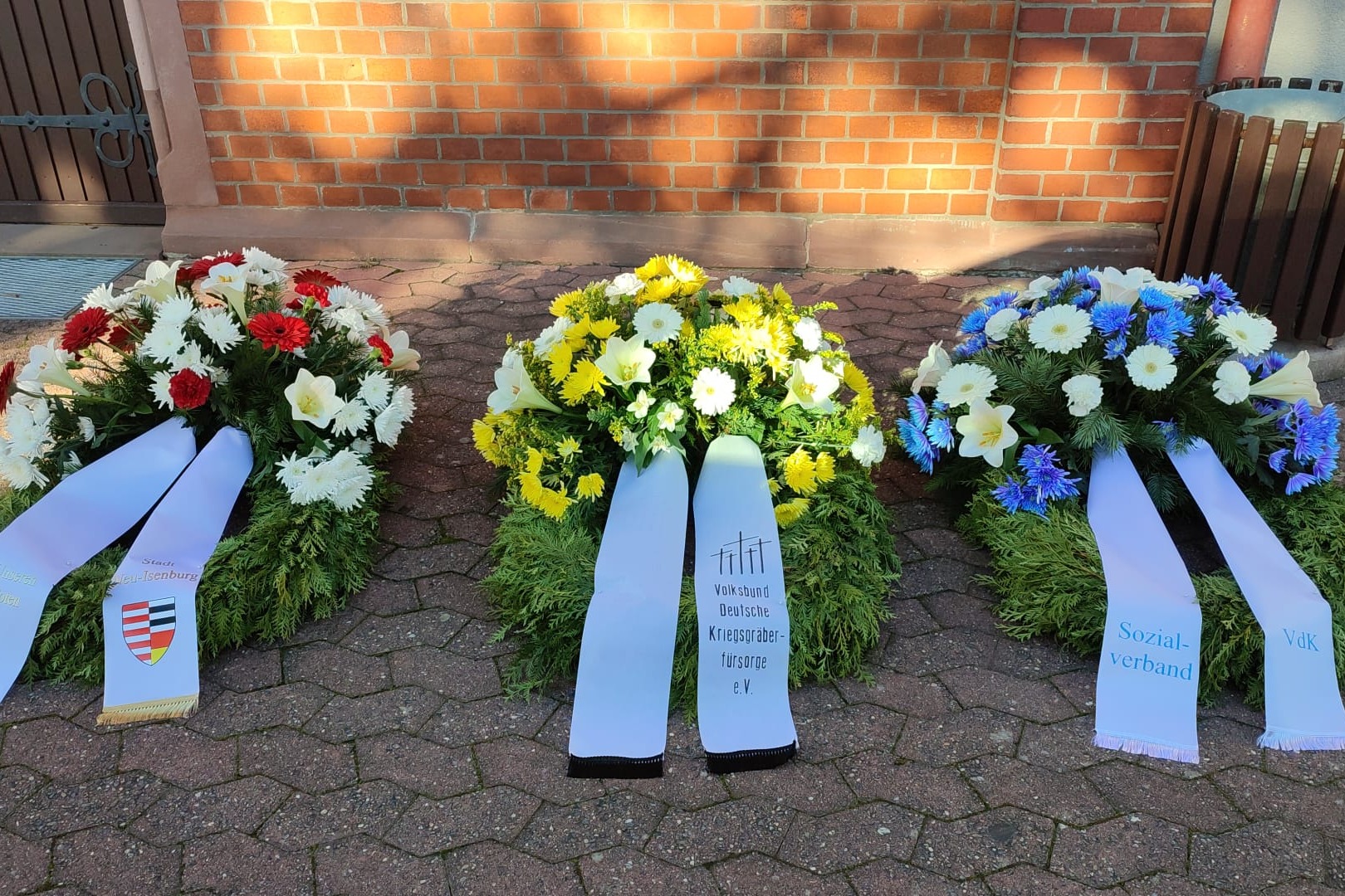 Kranzniederlegung am Ehrenmal f&uuml;r die Gefallenen der beiden Weltkriege