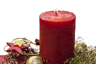 Advent Eine rote, brennende Stumpenkerze