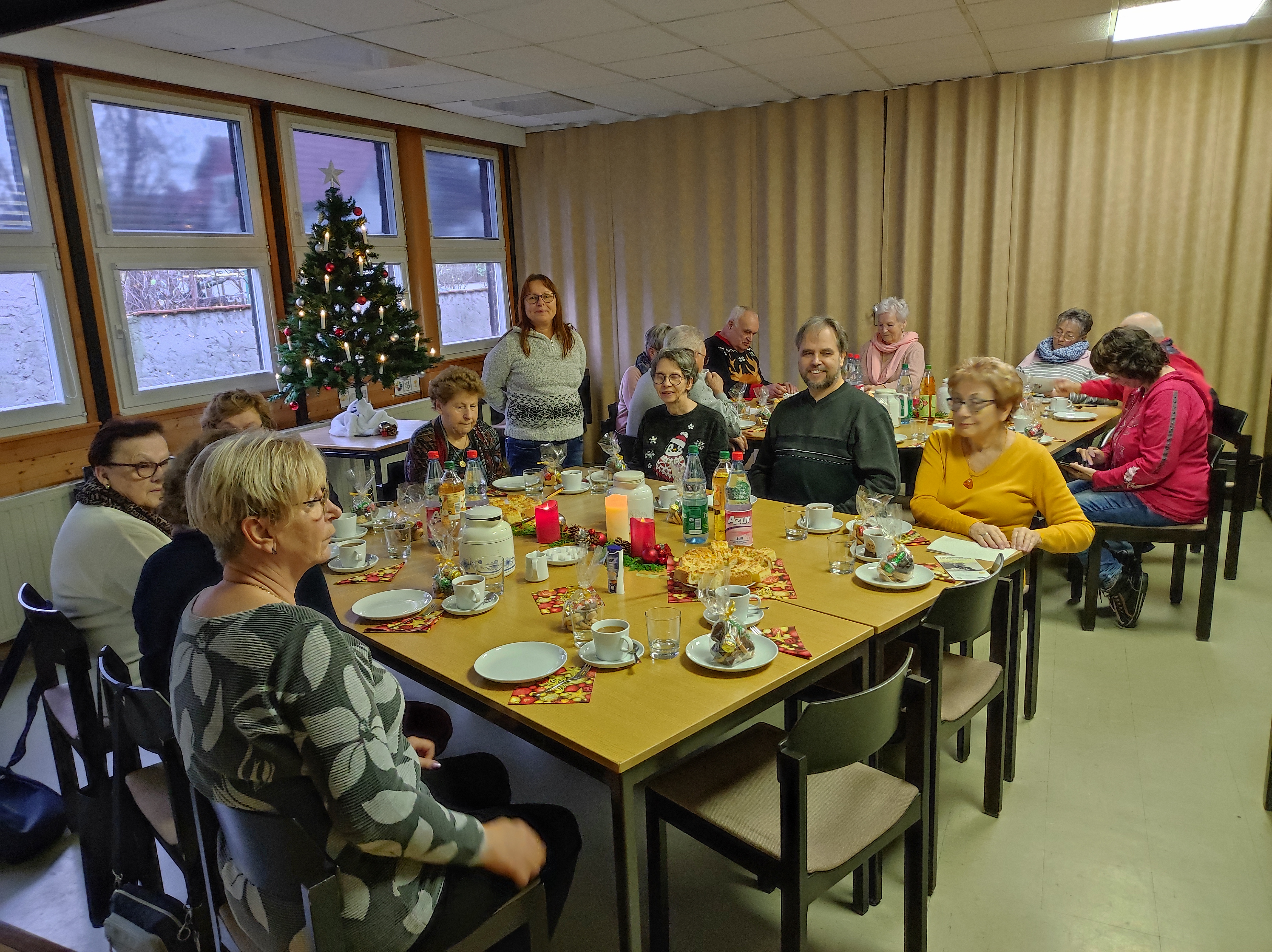 Gemütliches Beisammensein bei Kaffee und Kuchen