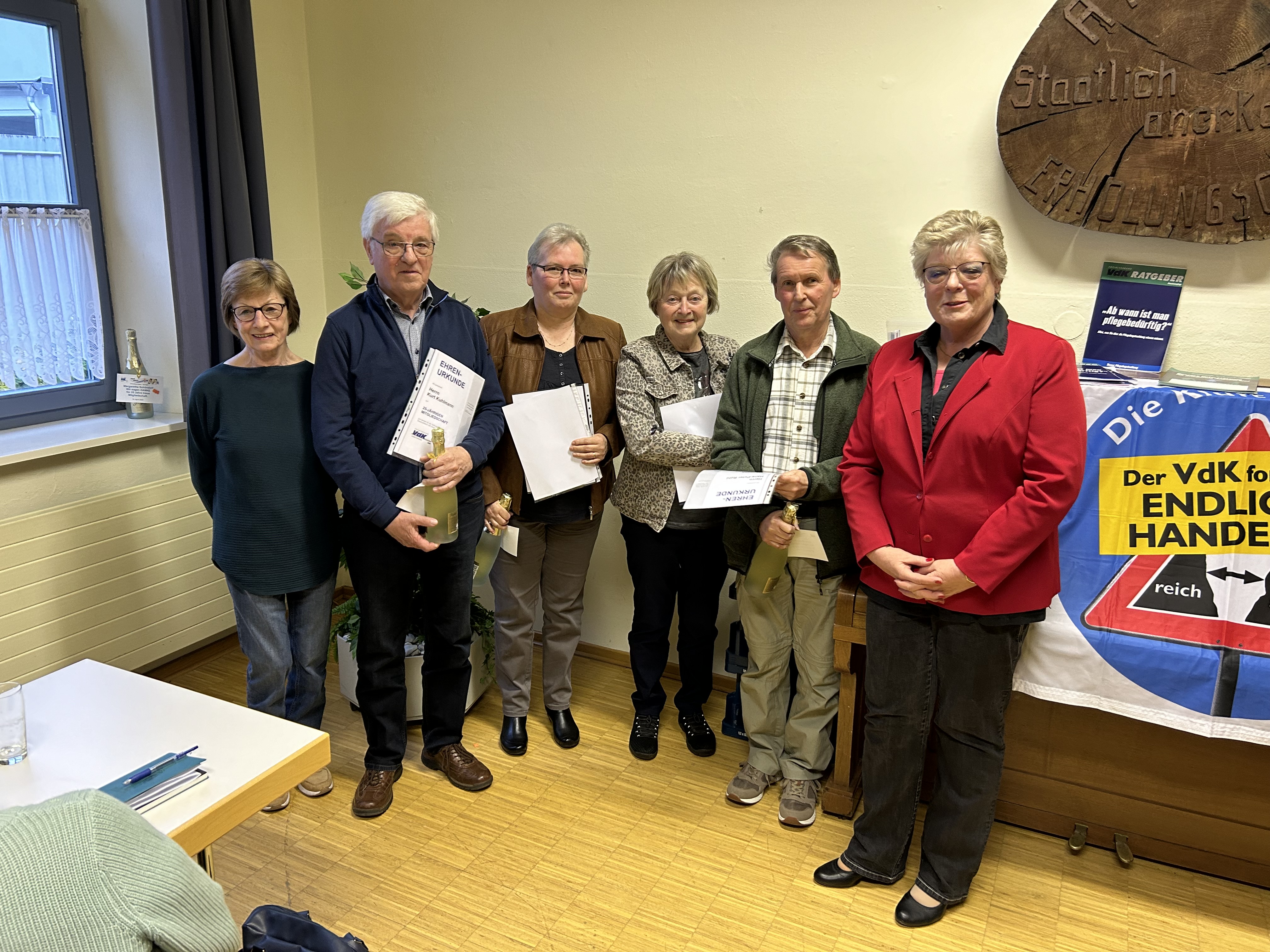 Überreicht wurden die Präsente von Frau C.Henrich (KV Dillenburg) und D. Clees (OV Arborn)