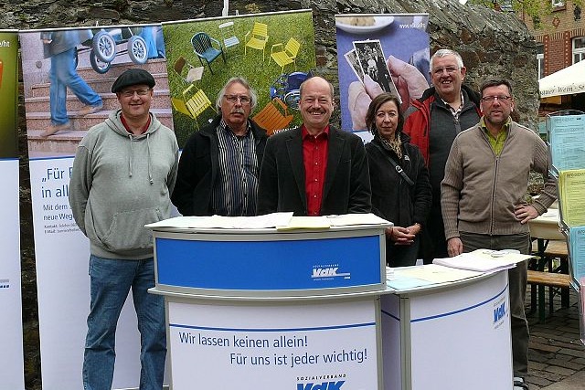 VdK-Ortsverbandsvorsitzender Alfred Strauß (Bildmitte) und weitere Mitglieder des Vorstandes VdK-Ortsverbandsvorsitzender Alfred Strauß (Bildmitte) und weitere Mitglieder des Vorstandes