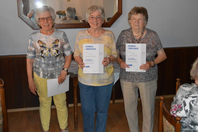 Ehrung für 25 Jahre Mitgliedschaft im VdK (v.l.): Ingrid Hofmeier, Annegrethe Barth, Gerda Flory