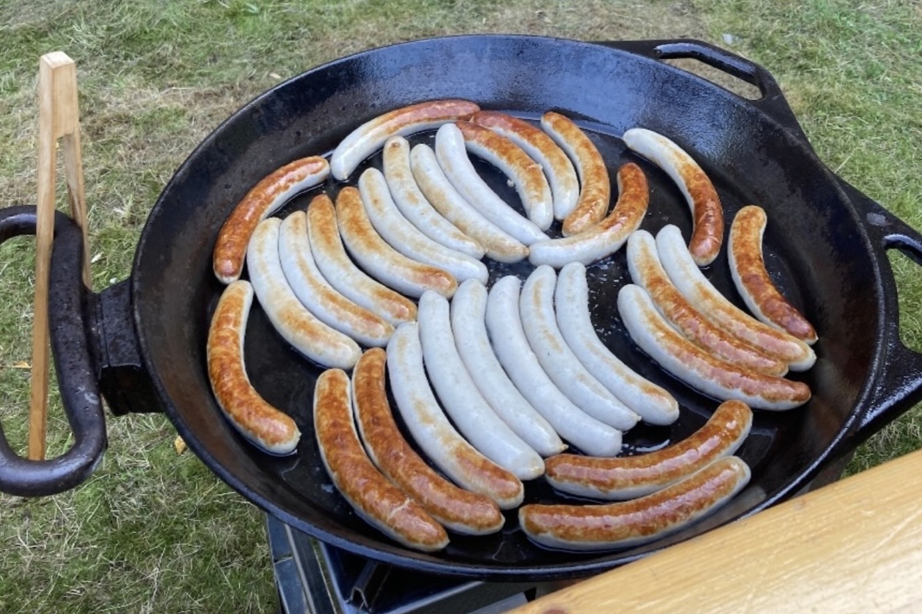 Pfanne mit Wurst