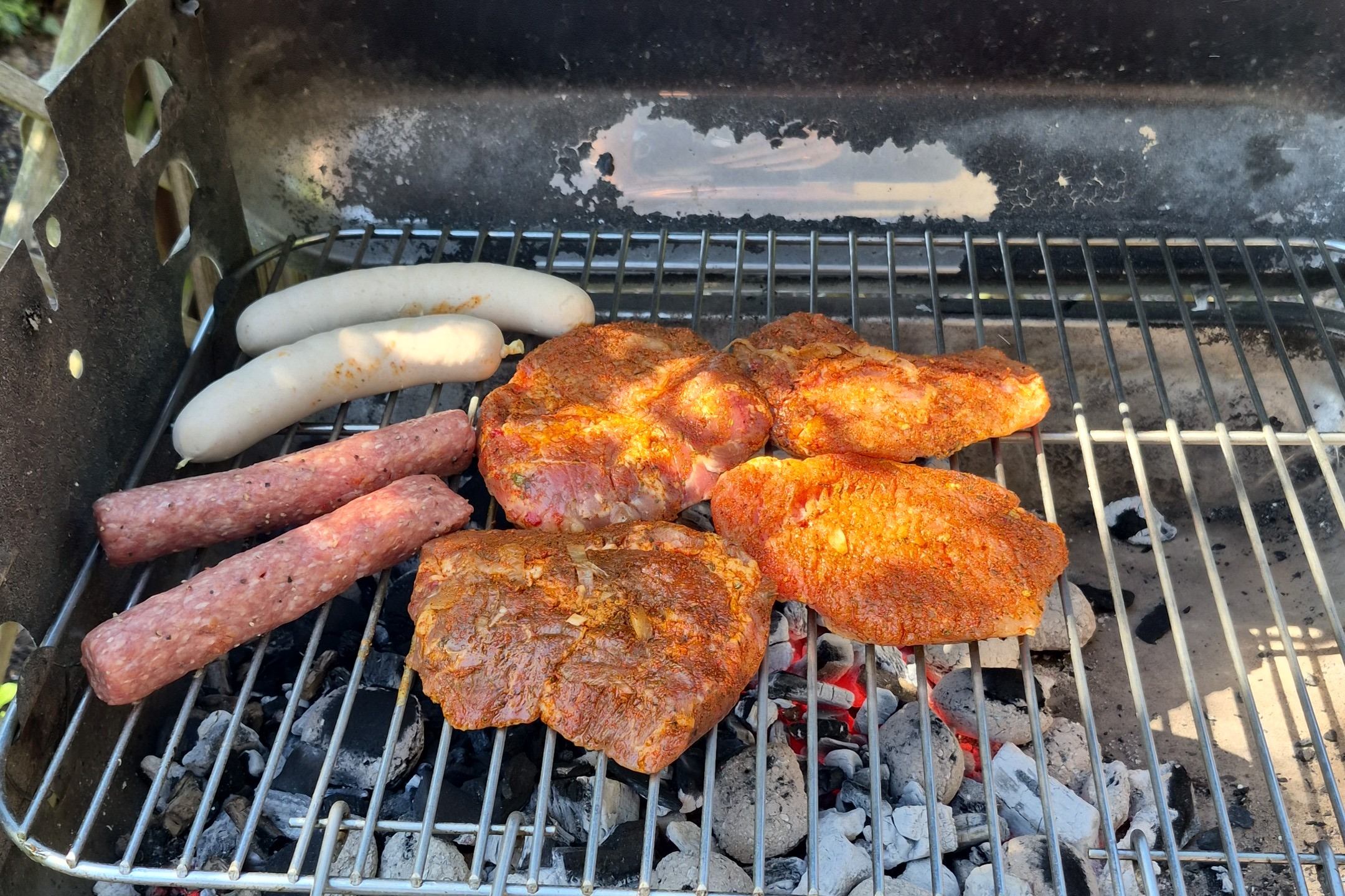 Für leckere Grillspezialitäten ist gesorgt.