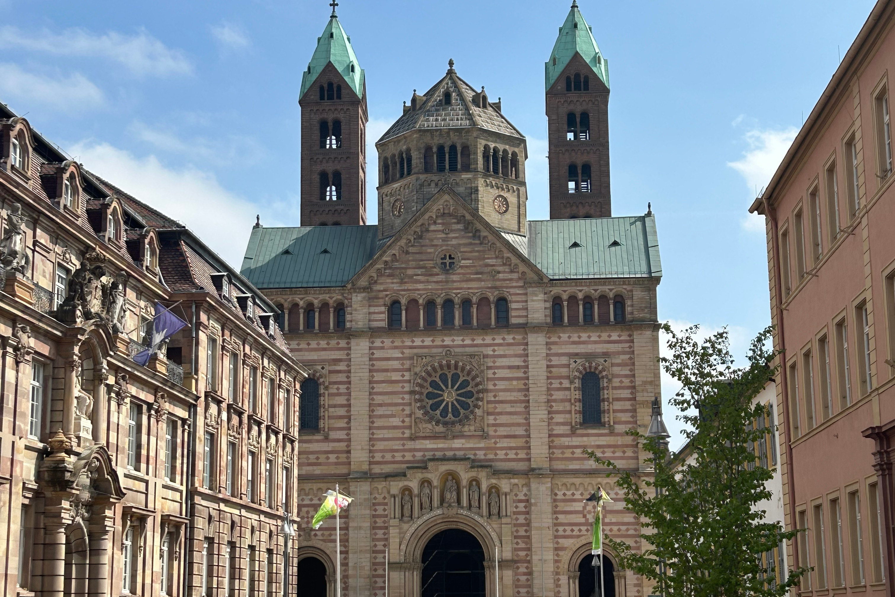 Dom zu Speyer Das Bild zeigt den Dom zu Speyer aus Richtung der Maximilianstraße