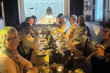 Helfer beim Fr&uuml;hst&uuml;ck