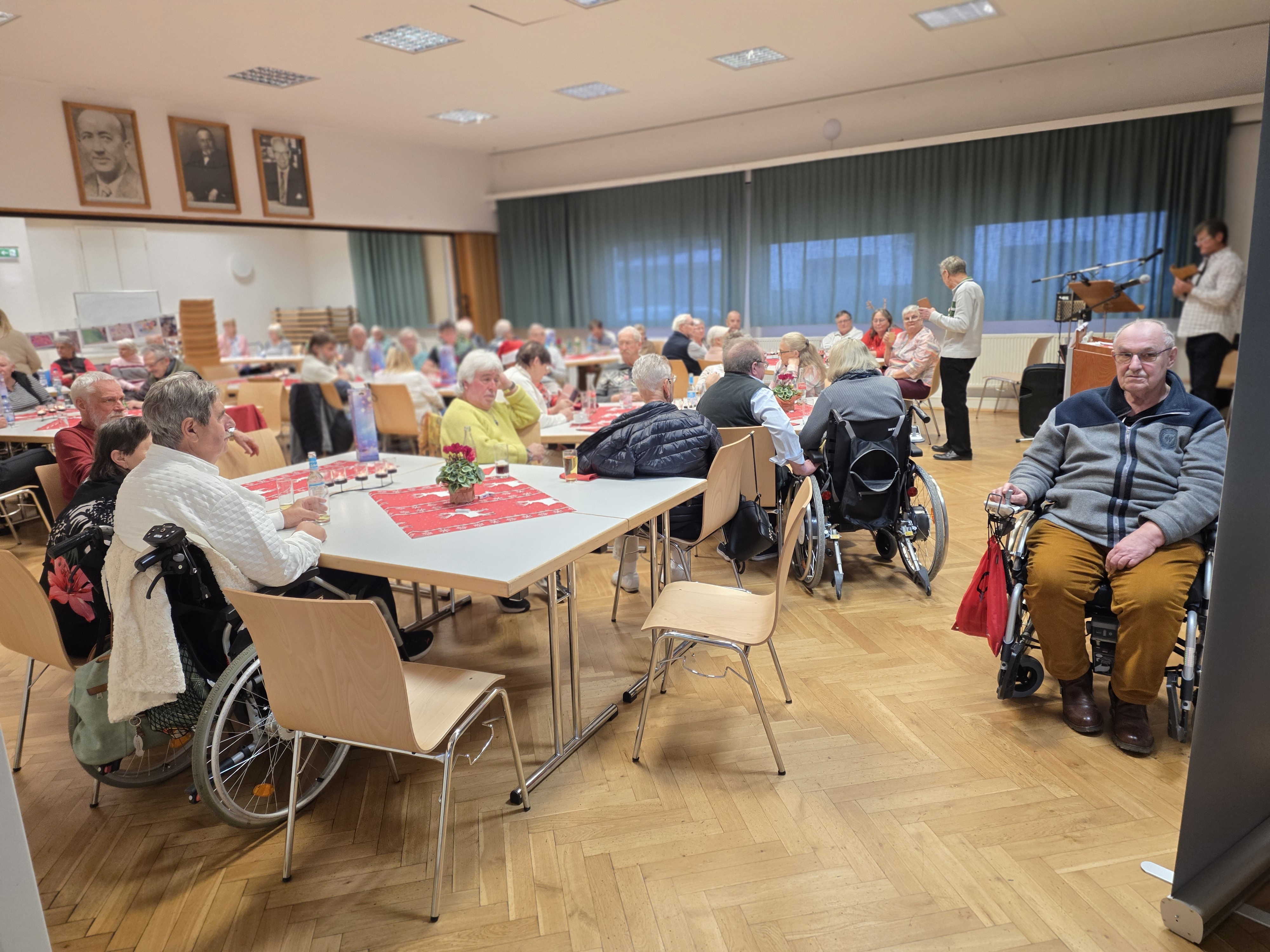 Blick in den Saal Blick in den Saal